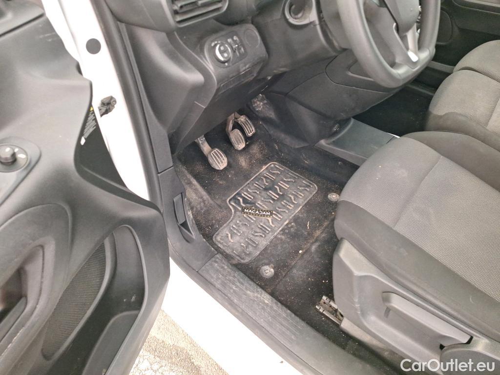  Opel  Combo OPEL  / 2018 / 4P / Fourgonnette 1.5 diesel 100chL1H1/stand CARGO PACK C #19