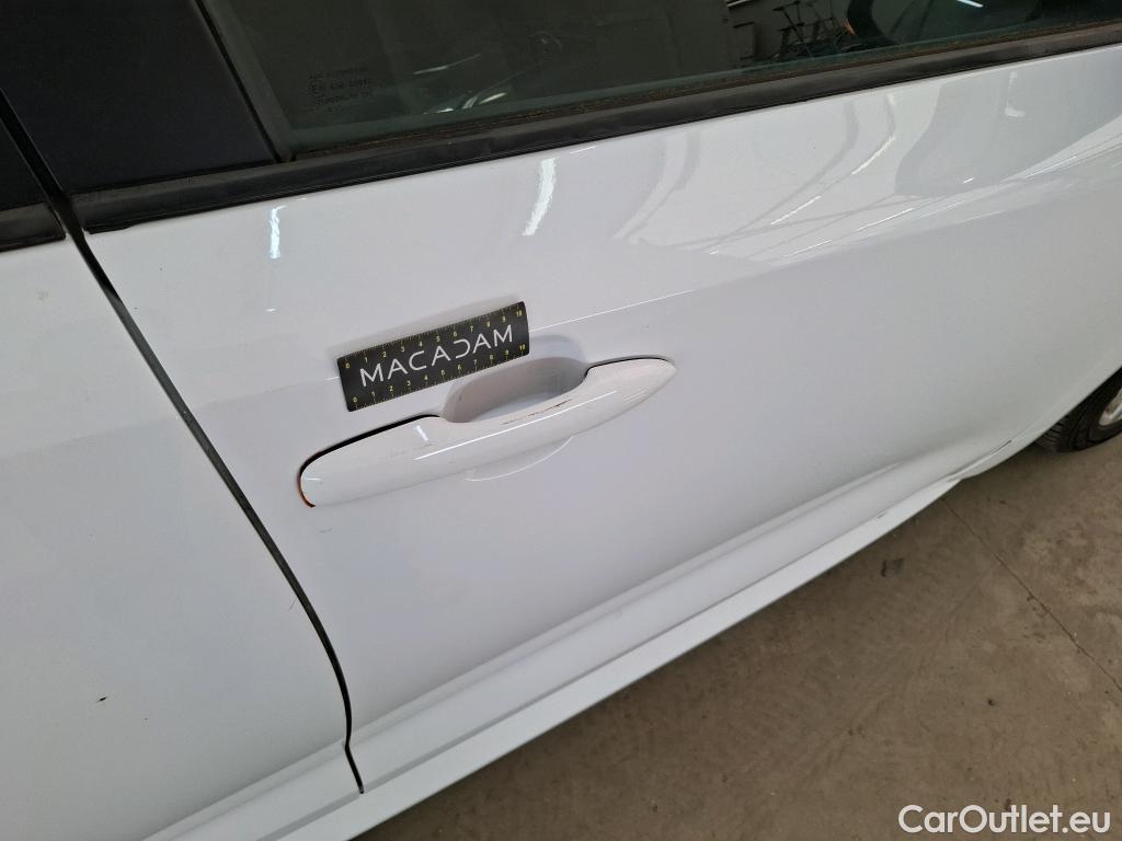  Toyota  Corolla TOYOTA  / 2018 / 5P / Berline Hybride 122h Dynamic Business Stage Acad #39
