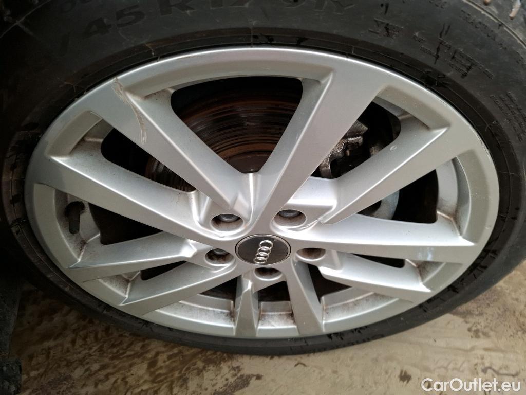  Audi  A3 AUDI  Sportback / 2016 / 5P / Berline 35 TFSI 150 COD S TRONIC BUSINESS LINE (Ex Q083) #40
