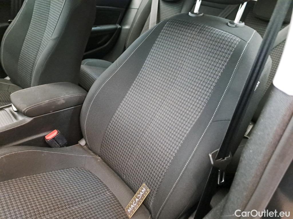  Peugeot  308  / 2017 / 5P / Berline Puretech 130 EAT6 ACTIVE BUSINE (Ex 125V) / VH SUR PARC #31