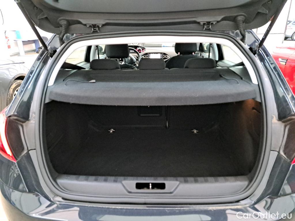  Peugeot  308  / 2017 / 5P / Berline Puretech 130 EAT6 ACTIVE BUSINE (Ex 125V) / VH SUR PARC #32