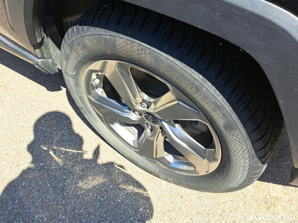  Toyota  RAV4 TOYOTA  / 2018 / 5P / todoterreno 2.5l 220H Advance #37
