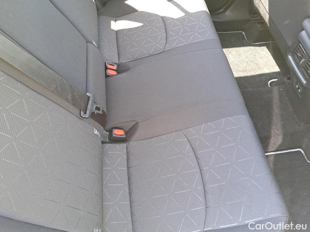  Toyota  RAV4 TOYOTA  / 2018 / 5P / todoterreno 2.5l 220H Advance #33