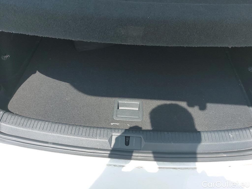  Volkswagen  Golf  VII Berlina e-35kWh1 #7