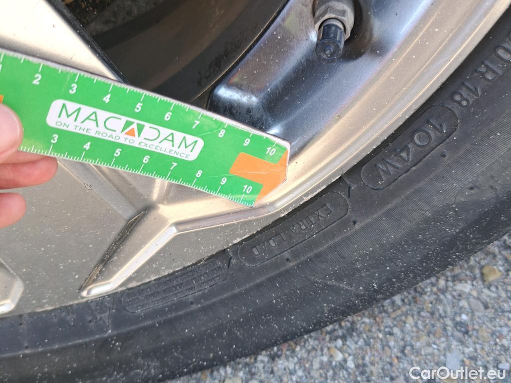  Toyota  RAV4 TOYOTA  / 2018 / 5P / todoterreno 2.5l 220H Advance #40