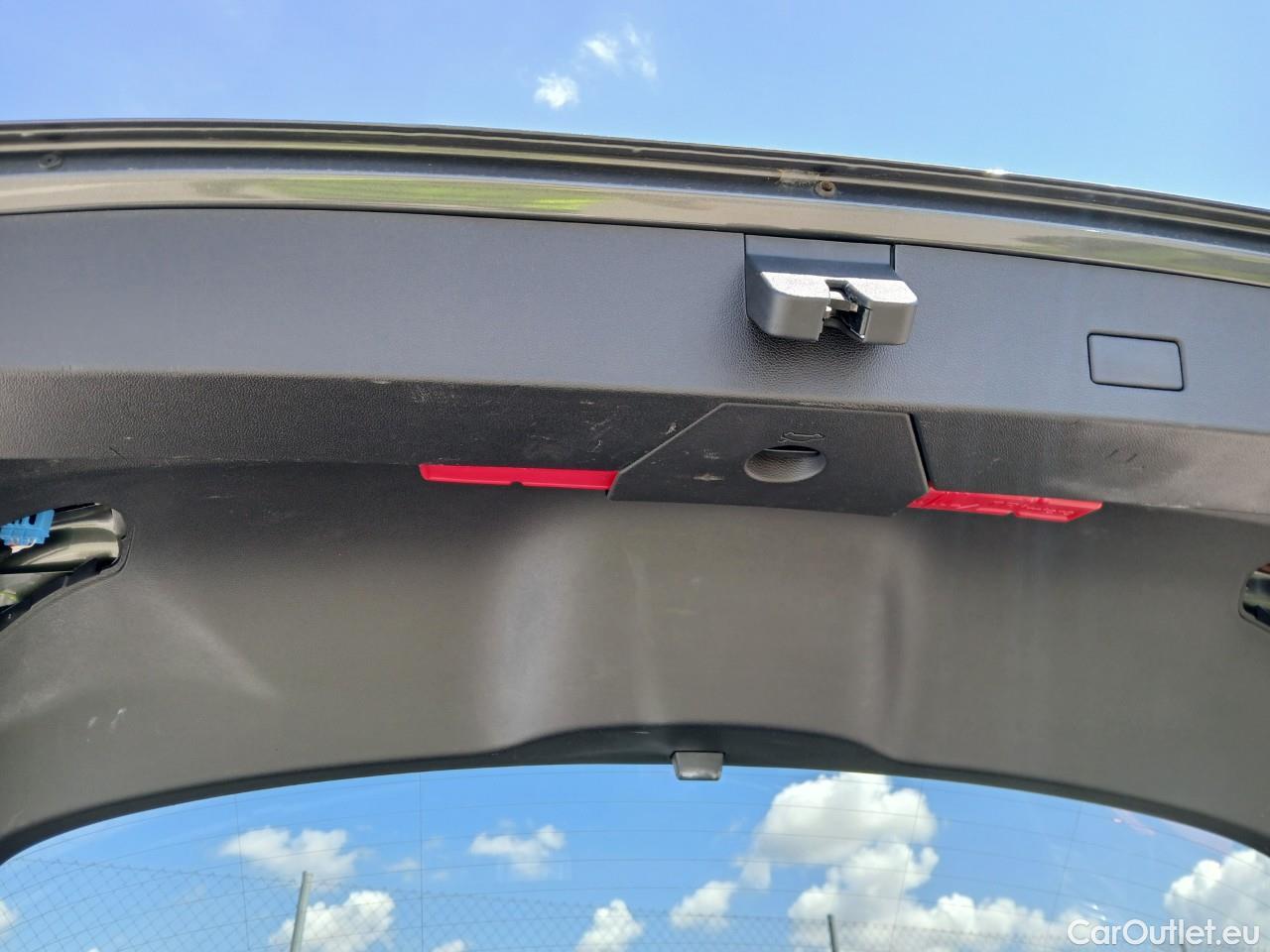  Volkswagen  T-ROC  Life 2.0 TDI 150CV AT7 E6d #35