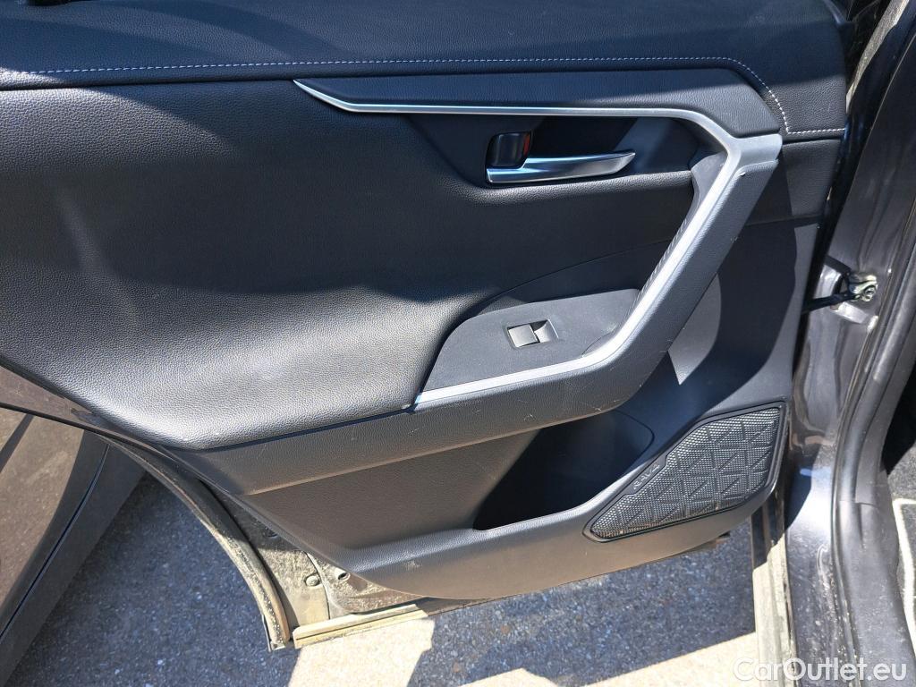  Toyota  RAV4 TOYOTA  / 2018 / 5P / todoterreno 2.5l 220H Advance #50