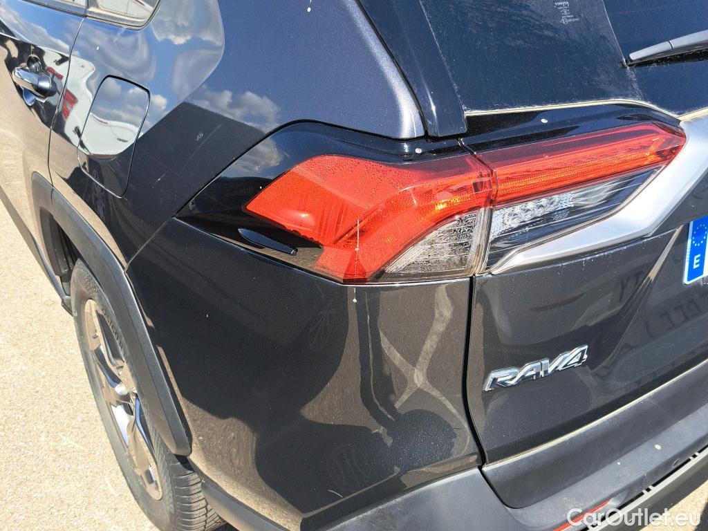  Toyota  RAV4 TOYOTA  / 2018 / 5P / todoterreno 2.5l 220H Advance #5