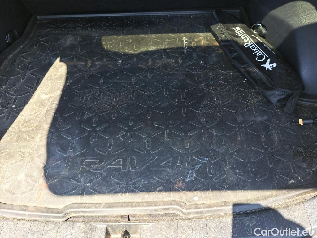  Toyota  RAV4 TOYOTA  / 2018 / 5P / todoterreno 2.5l 220H Advance #31