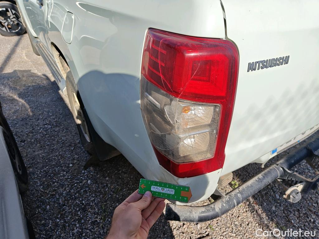  Mitsubishi  L200 MITSUBISHI  / 2019 / 4P / pickup doble cabina D/C 220 DI-D M-Pro Auto #11
