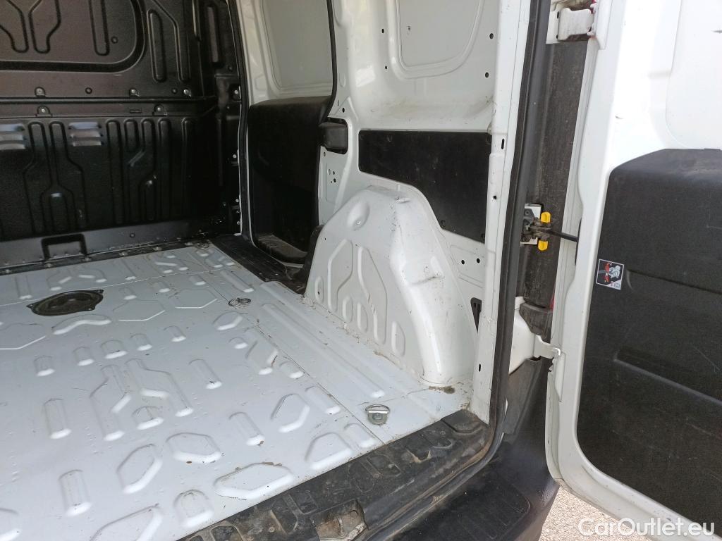  Fiat  Doblo FIAT Doblò Cargo/2015/4P/furgón derivado de turismo Cargo SX 1.6 Mjet 66kW (90CV) (AC) #14