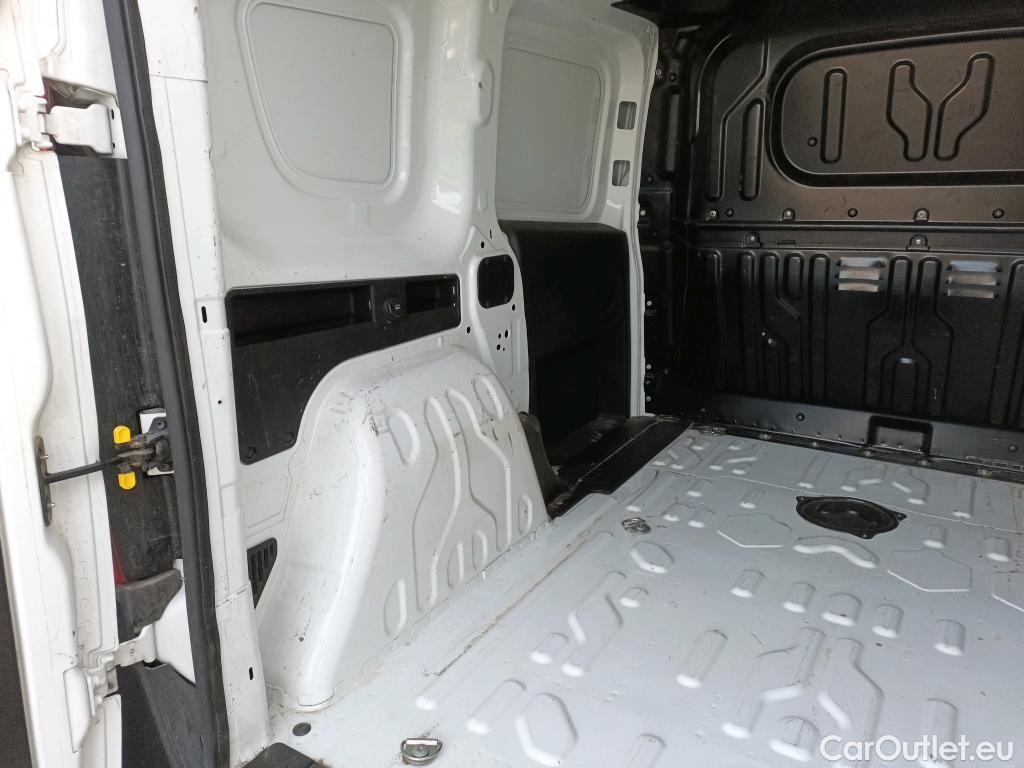  Fiat  Doblo FIAT Doblò Cargo/2015/4P/furgón derivado de turismo Cargo SX 1.6 Mjet 66kW (90CV) (AC) #13