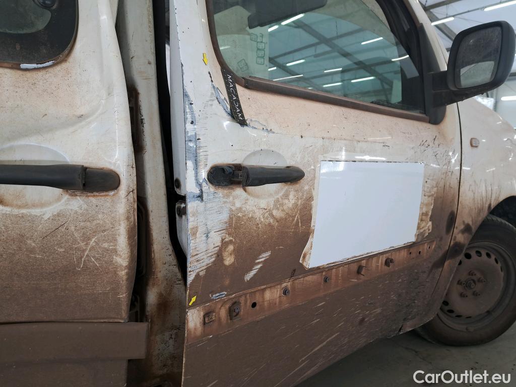  Renault  Kangoo  Express VU 4p Fourgonnette Cab Appro Confort dCi 90 / POUSSIERE DE FER / NETTOYAGE OU PEINTURE COMPLETE #37