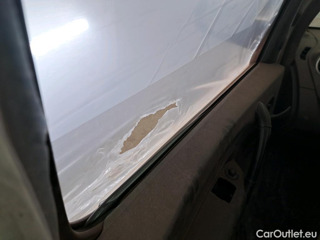  Renault  Kangoo  Express VU 4p Fourgonnette Cab Appro Confort dCi 90 / POUSSIERE DE FER / NETTOYAGE OU PEINTURE COMPLETE #119