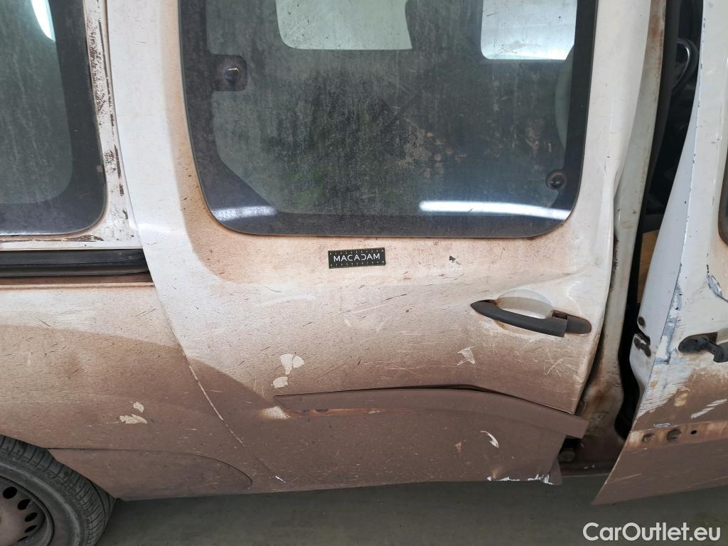  Renault  Kangoo  Express VU 4p Fourgonnette Cab Appro Confort dCi 90 / POUSSIERE DE FER / NETTOYAGE OU PEINTURE COMPLETE #94