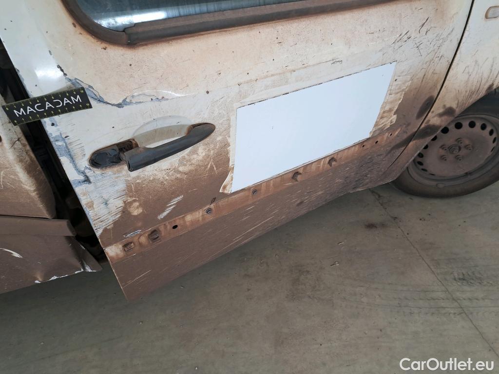  Renault  Kangoo  Express VU 4p Fourgonnette Cab Appro Confort dCi 90 / POUSSIERE DE FER / NETTOYAGE OU PEINTURE COMPLETE #86