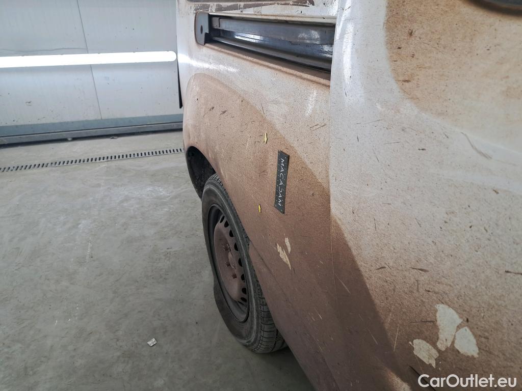  Renault  Kangoo  Express VU 4p Fourgonnette Cab Appro Confort dCi 90 / POUSSIERE DE FER / NETTOYAGE OU PEINTURE COMPLETE #20