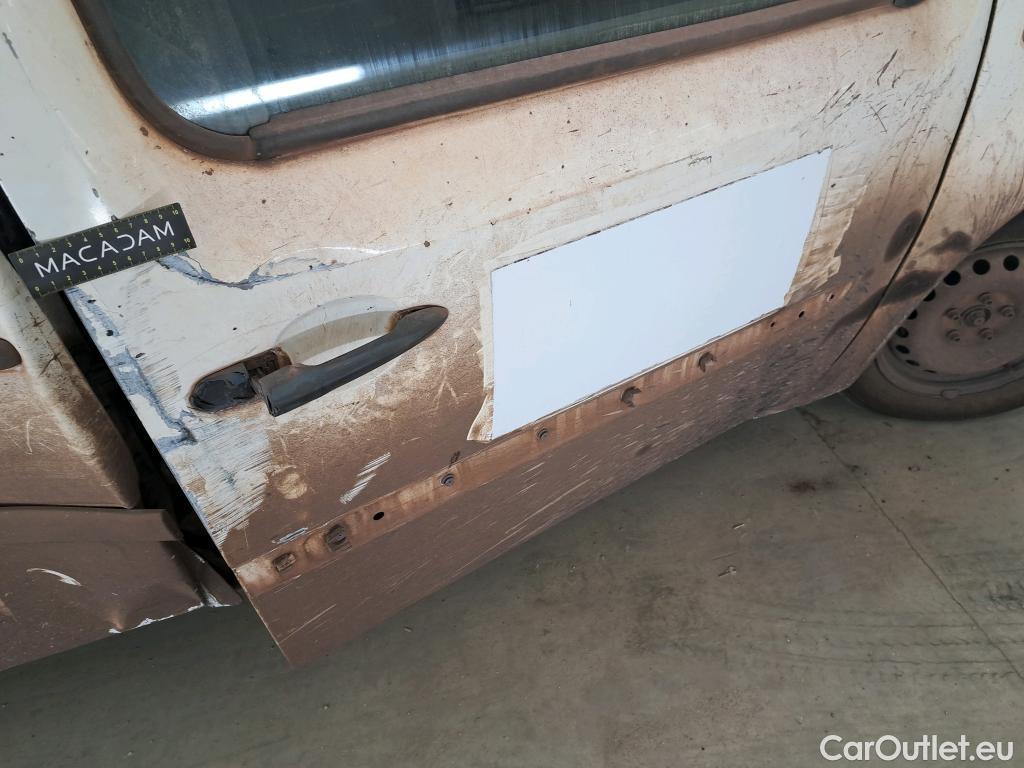  Renault  Kangoo  Express VU 4p Fourgonnette Cab Appro Confort dCi 90 / POUSSIERE DE FER / NETTOYAGE OU PEINTURE COMPLETE #88