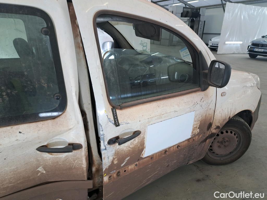 Renault  Kangoo  Express VU 4p Fourgonnette Cab Appro Confort dCi 90 / POUSSIERE DE FER / NETTOYAGE OU PEINTURE COMPLETE #36