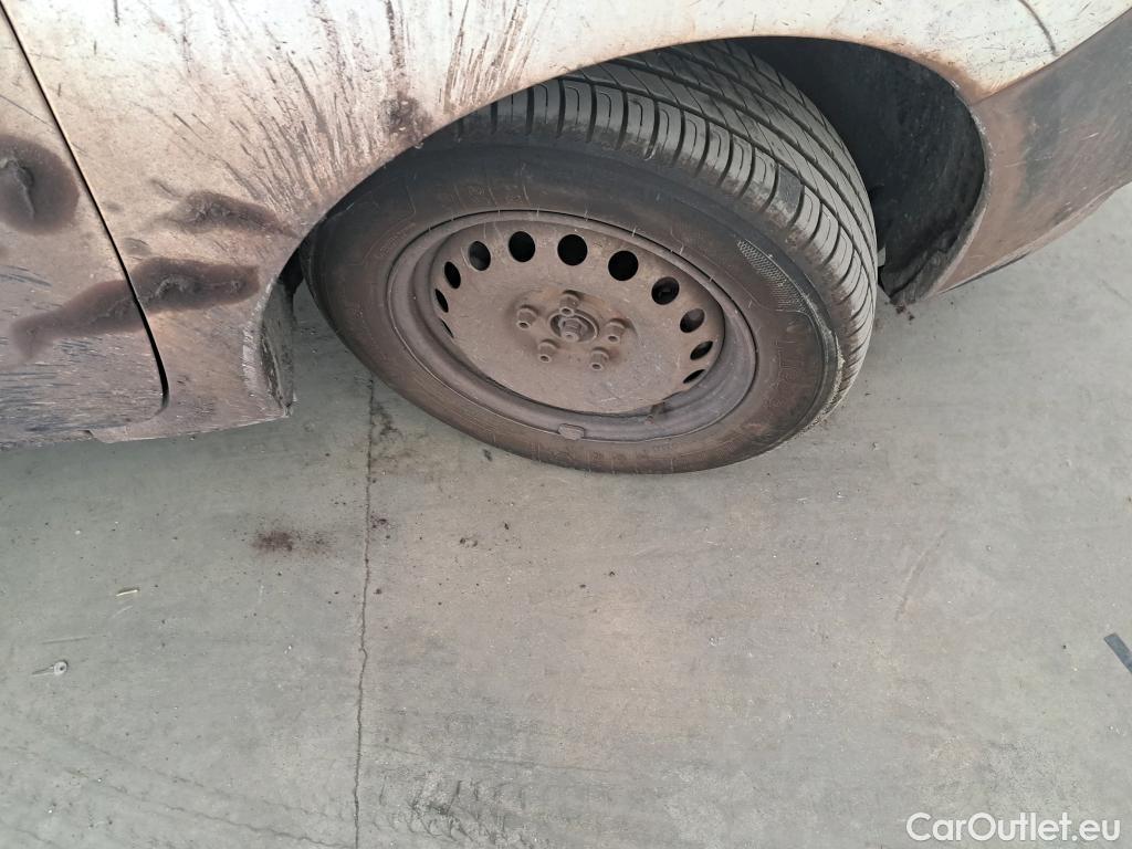  Renault  Kangoo  Express VU 4p Fourgonnette Cab Appro Confort dCi 90 / POUSSIERE DE FER / NETTOYAGE OU PEINTURE COMPLETE #113