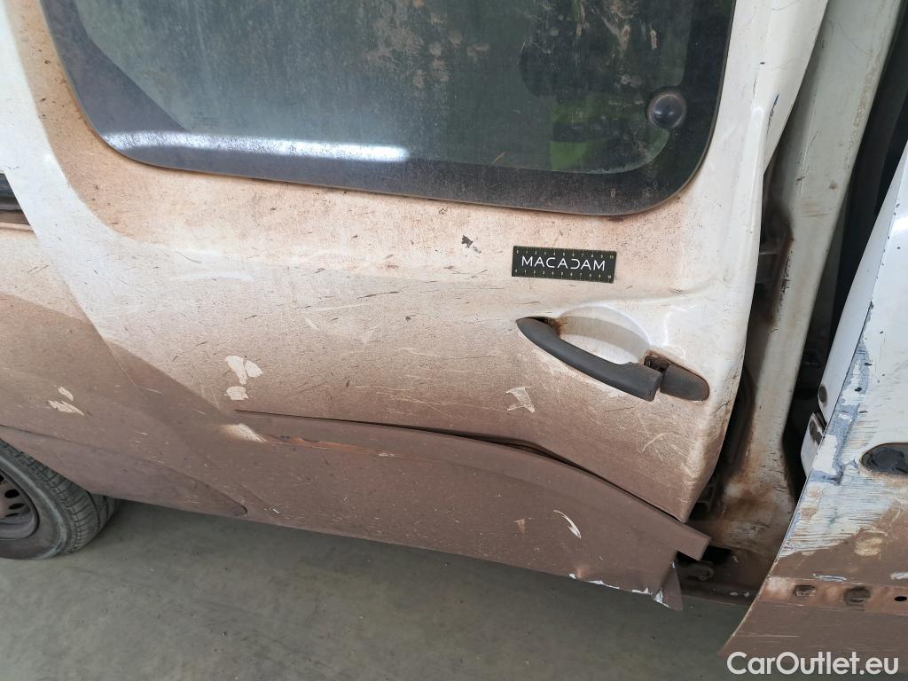  Renault  Kangoo  Express VU 4p Fourgonnette Cab Appro Confort dCi 90 / POUSSIERE DE FER / NETTOYAGE OU PEINTURE COMPLETE #96