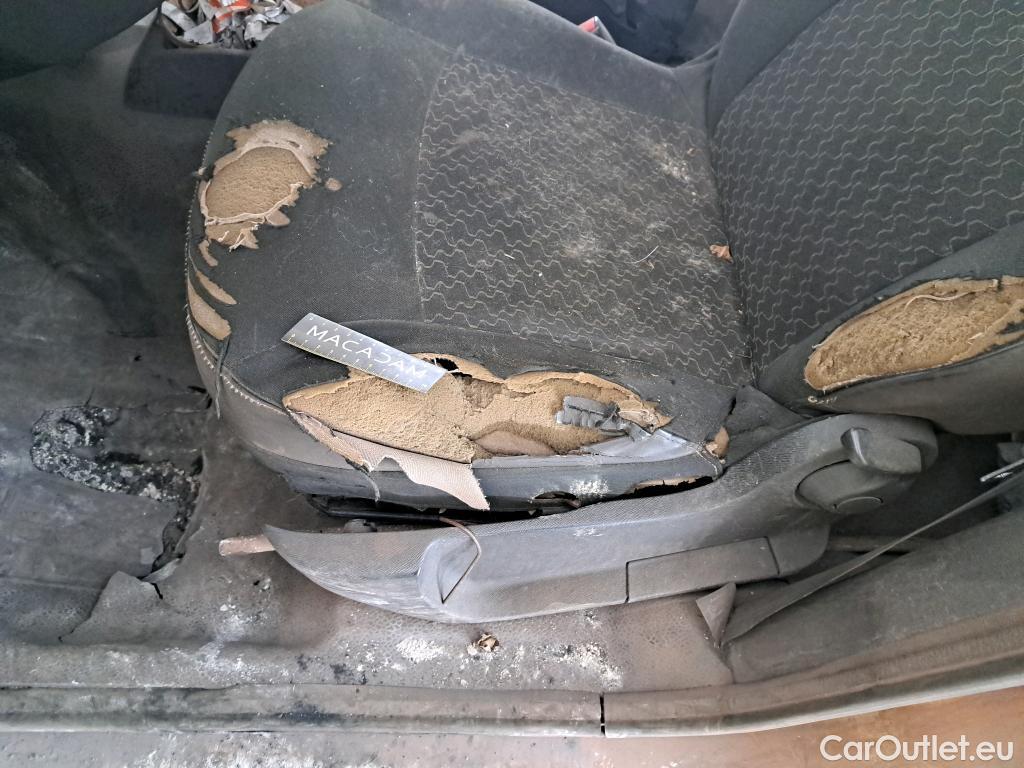  Renault  Kangoo  Express VU 4p Fourgonnette Cab Appro Confort dCi 90 / POUSSIERE DE FER / NETTOYAGE OU PEINTURE COMPLETE #117