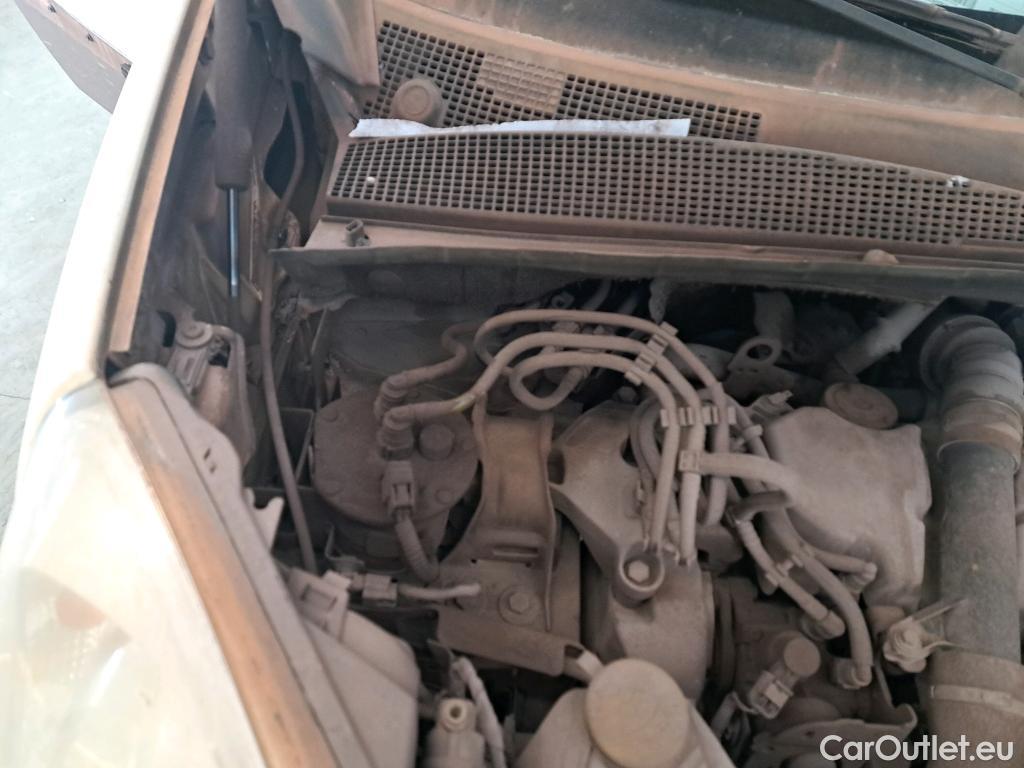  Renault  Kangoo  Express VU 4p Fourgonnette Cab Appro Confort dCi 90 / POUSSIERE DE FER / NETTOYAGE OU PEINTURE COMPLETE #121