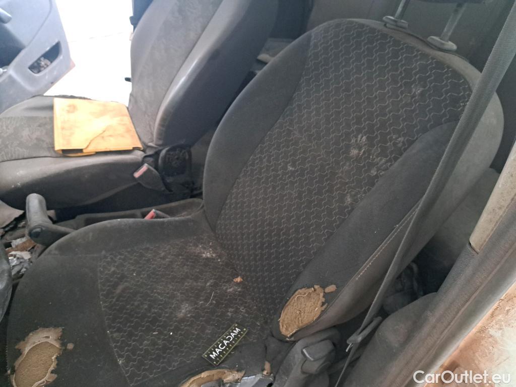  Renault  Kangoo  Express VU 4p Fourgonnette Cab Appro Confort dCi 90 / POUSSIERE DE FER / NETTOYAGE OU PEINTURE COMPLETE #28