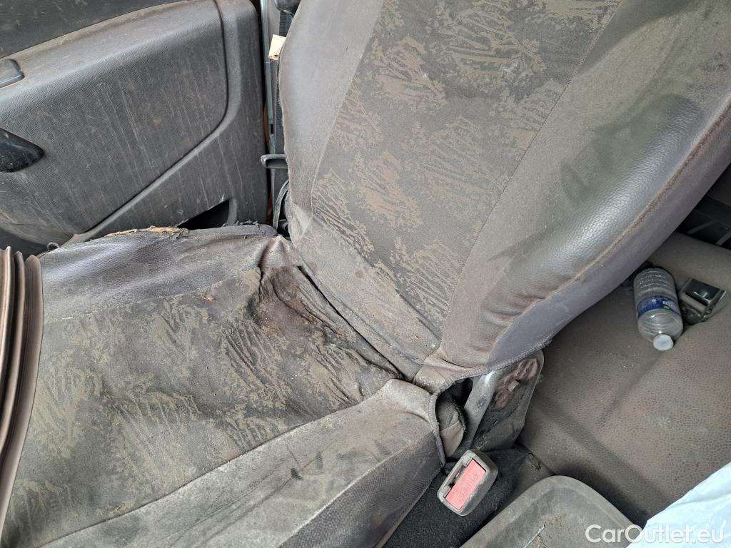  Renault  Kangoo  Express VU 4p Fourgonnette Cab Appro Confort dCi 90 / POUSSIERE DE FER / NETTOYAGE OU PEINTURE COMPLETE #104