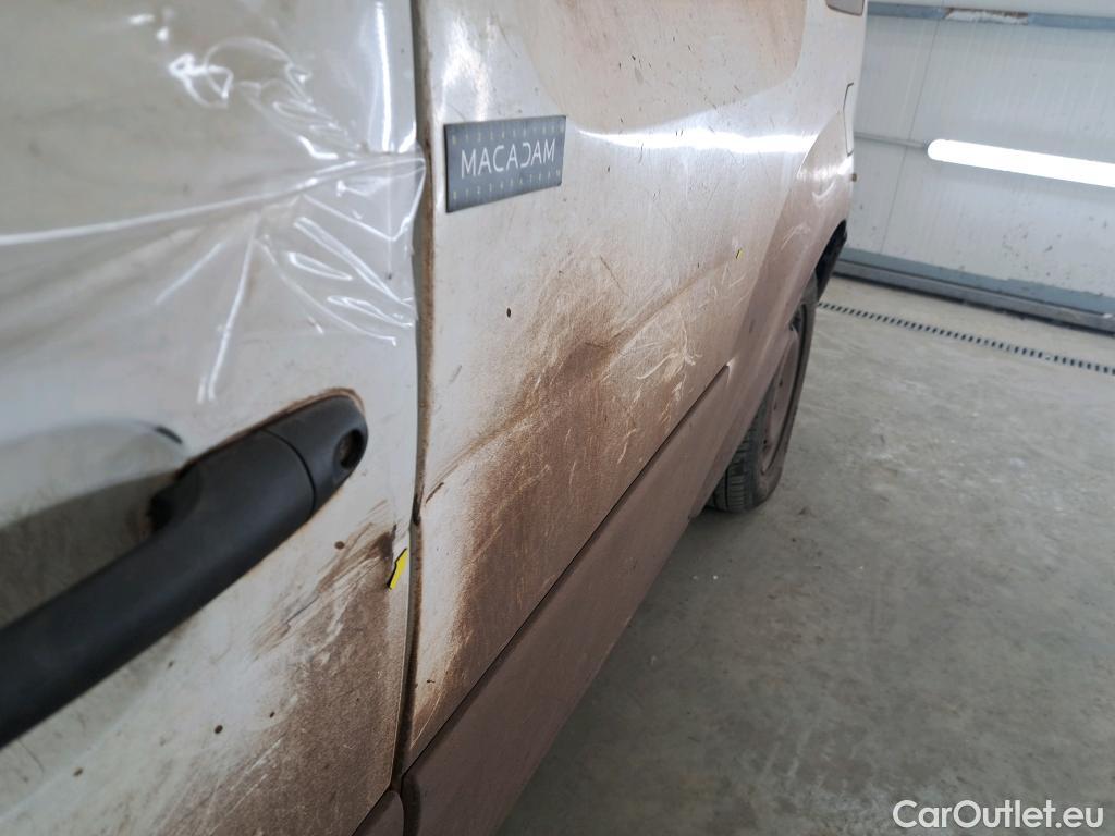  Renault  Kangoo  Express VU 4p Fourgonnette Cab Appro Confort dCi 90 / POUSSIERE DE FER / NETTOYAGE OU PEINTURE COMPLETE #24