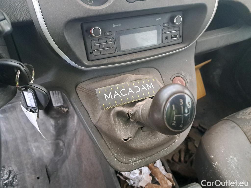  Renault  Kangoo  Express VU 4p Fourgonnette Cab Appro Confort dCi 90 / POUSSIERE DE FER / NETTOYAGE OU PEINTURE COMPLETE #105