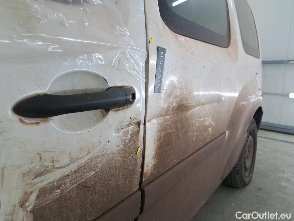  Renault  Kangoo  Express VU 4p Fourgonnette Cab Appro Confort dCi 90 / POUSSIERE DE FER / NETTOYAGE OU PEINTURE COMPLETE #34