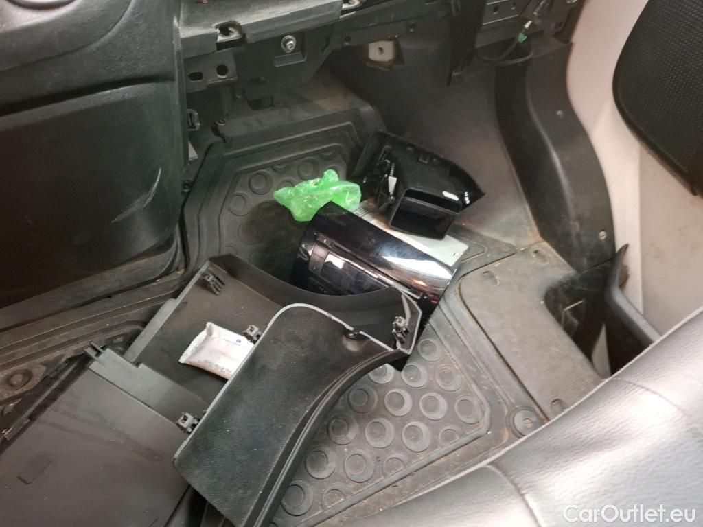  Peugeot  Boxer   Combi 2.2 HDI 110 333 L2H2 ACCESS / FREINS AR ET AV + CATALYSEUR/FAP + VANNE EGR + AUTORADIO + RESISTANCE ET FAISCEAU VENTILATION HABITACLE HS
 #46