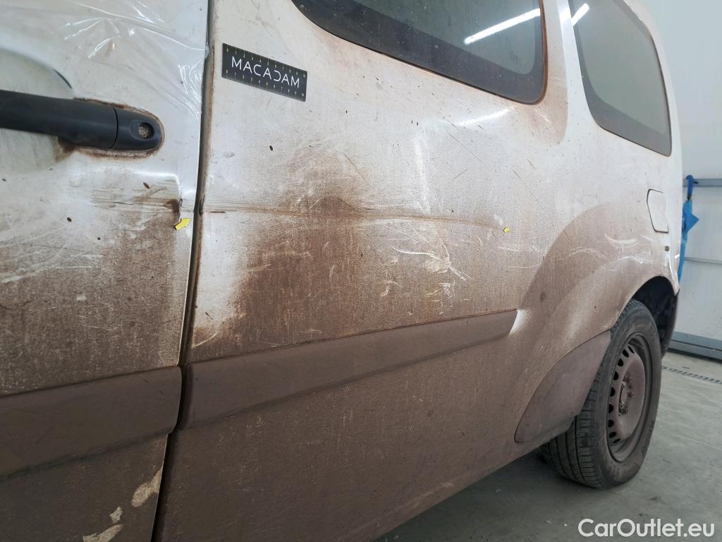  Renault  Kangoo  Express VU 4p Fourgonnette Cab Appro Confort dCi 90 / POUSSIERE DE FER / NETTOYAGE OU PEINTURE COMPLETE #23