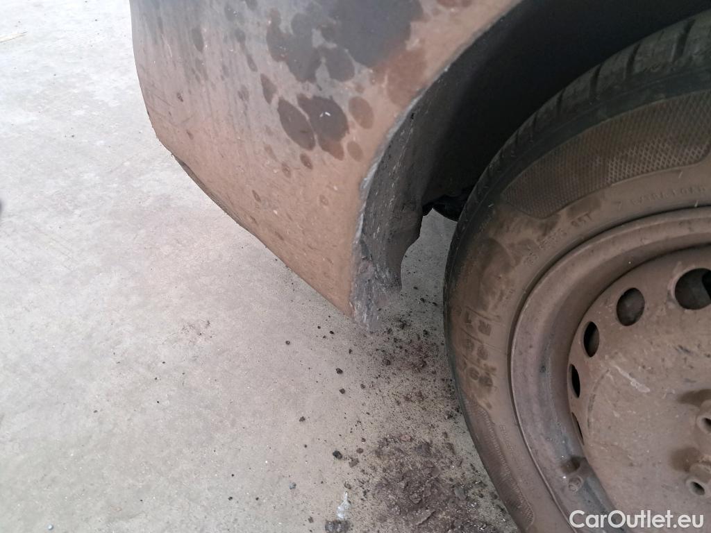  Renault  Kangoo  Express VU 4p Fourgonnette Cab Appro Confort dCi 90 / POUSSIERE DE FER / NETTOYAGE OU PEINTURE COMPLETE #84