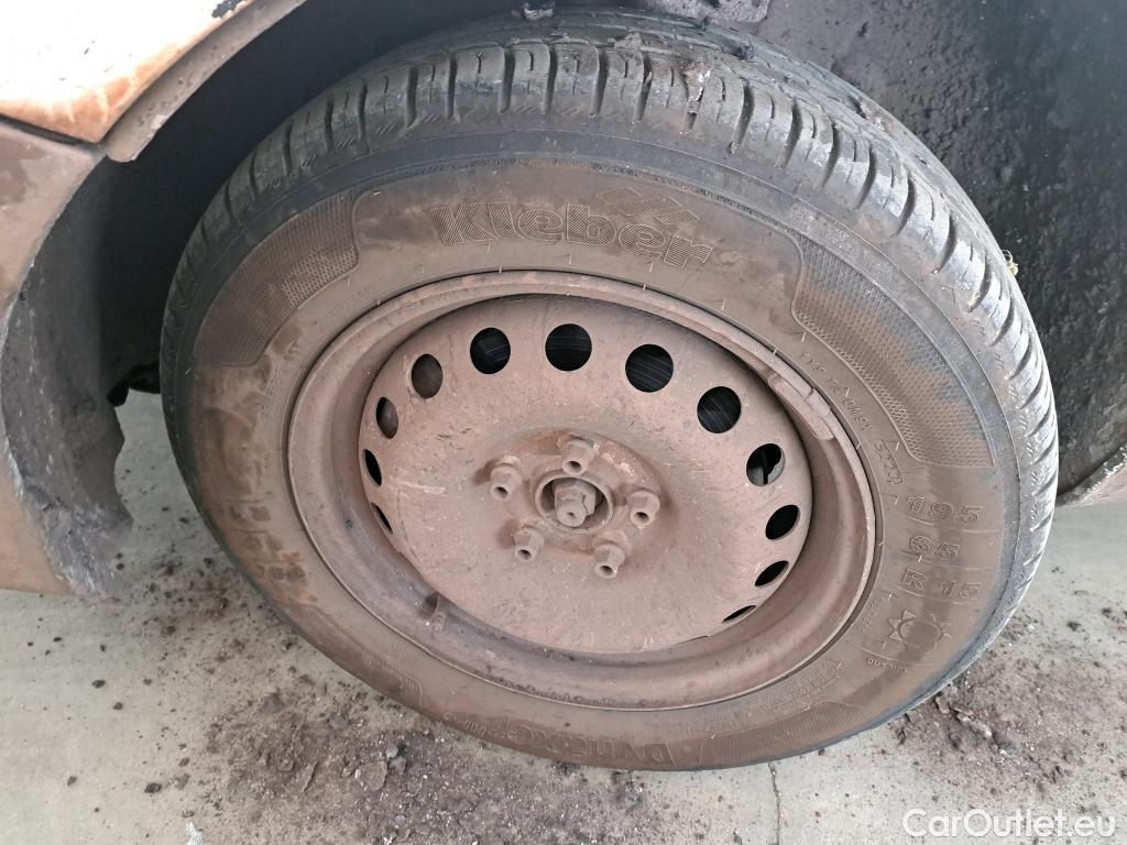  Renault  Kangoo  Express VU 4p Fourgonnette Cab Appro Confort dCi 90 / POUSSIERE DE FER / NETTOYAGE OU PEINTURE COMPLETE #116