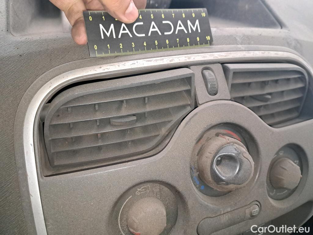  Renault  Kangoo  Express VU 4p Fourgonnette Cab Appro Confort dCi 90 / POUSSIERE DE FER / NETTOYAGE OU PEINTURE COMPLETE #74