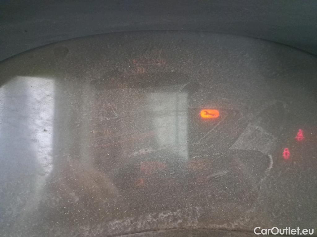  Renault  Kangoo  Express VU 4p Fourgonnette Cab Appro Confort dCi 90 / POUSSIERE DE FER / NETTOYAGE OU PEINTURE COMPLETE #125