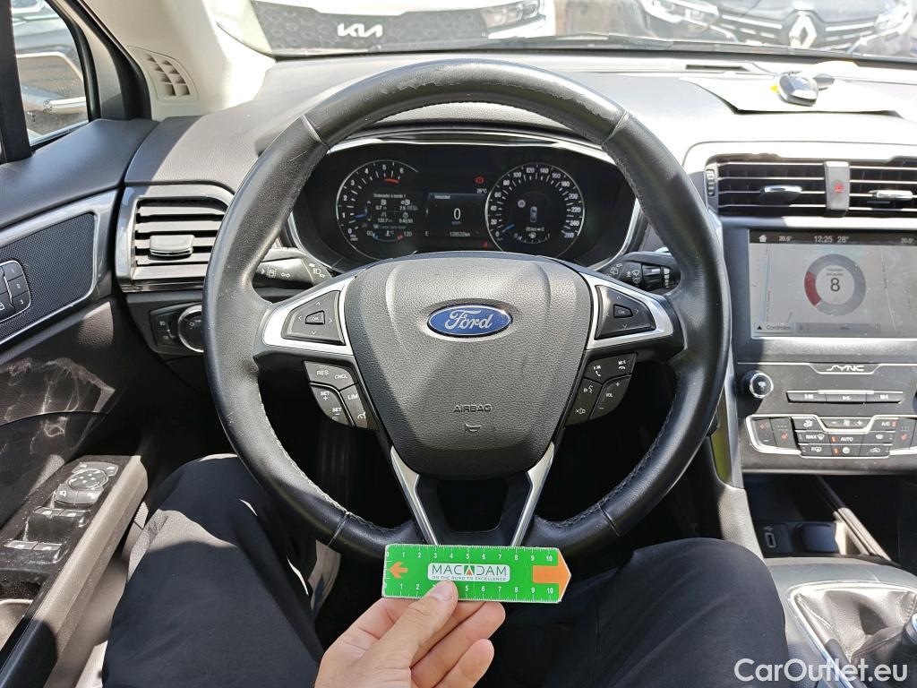  Ford  Mondeo FORD  / 2014 / 5P / berlina con portón 2.0 TDCi 110kW (150CV) Titanium 235 #34