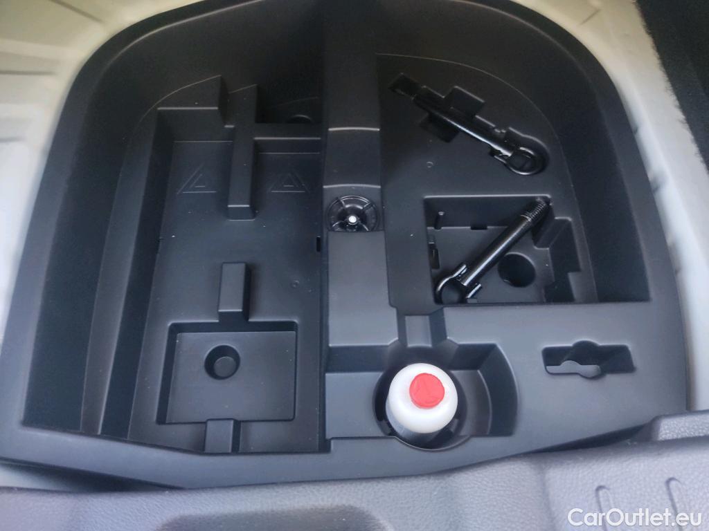  Nissan  Juke NISSAN  / 2019 / 5P / crossover DIG-T 84 kW (114 CV) DCT 7 V N-Connecta #4