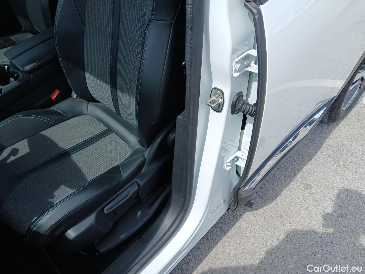  Peugeot  3008  Hybrid 225 Allure 1.6 Plug-In 225CV AT8 E6d #4