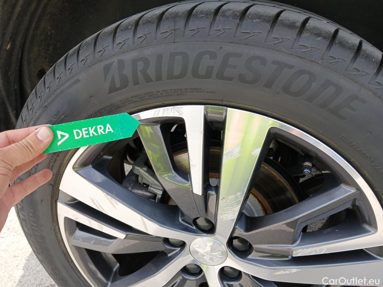  Peugeot  3008  Hybrid 225 Allure 1.6 Plug-In 225CV AT8 E6d #14