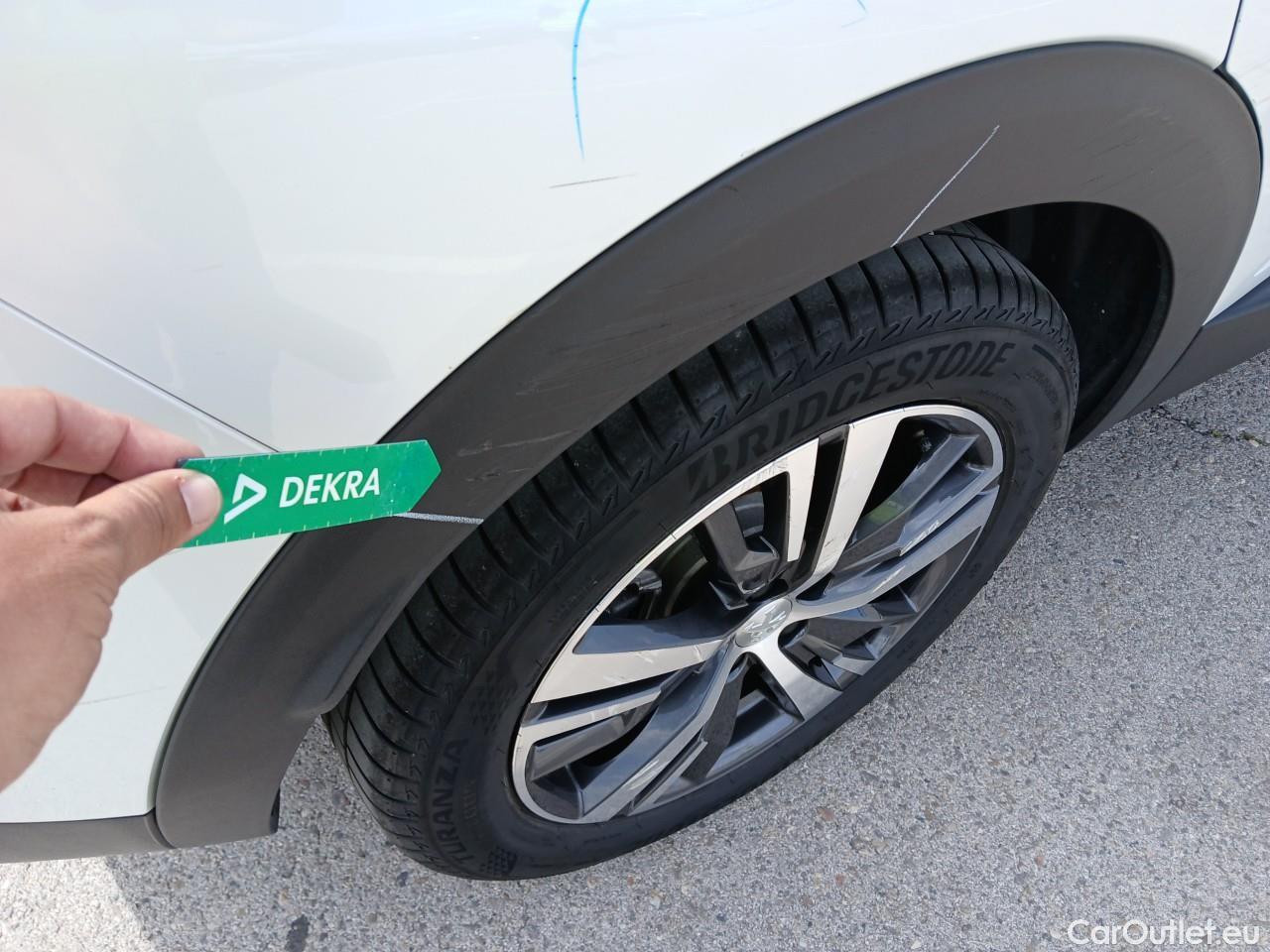  Peugeot  3008  Hybrid 225 Allure 1.6 Plug-In 225CV AT8 E6d #36