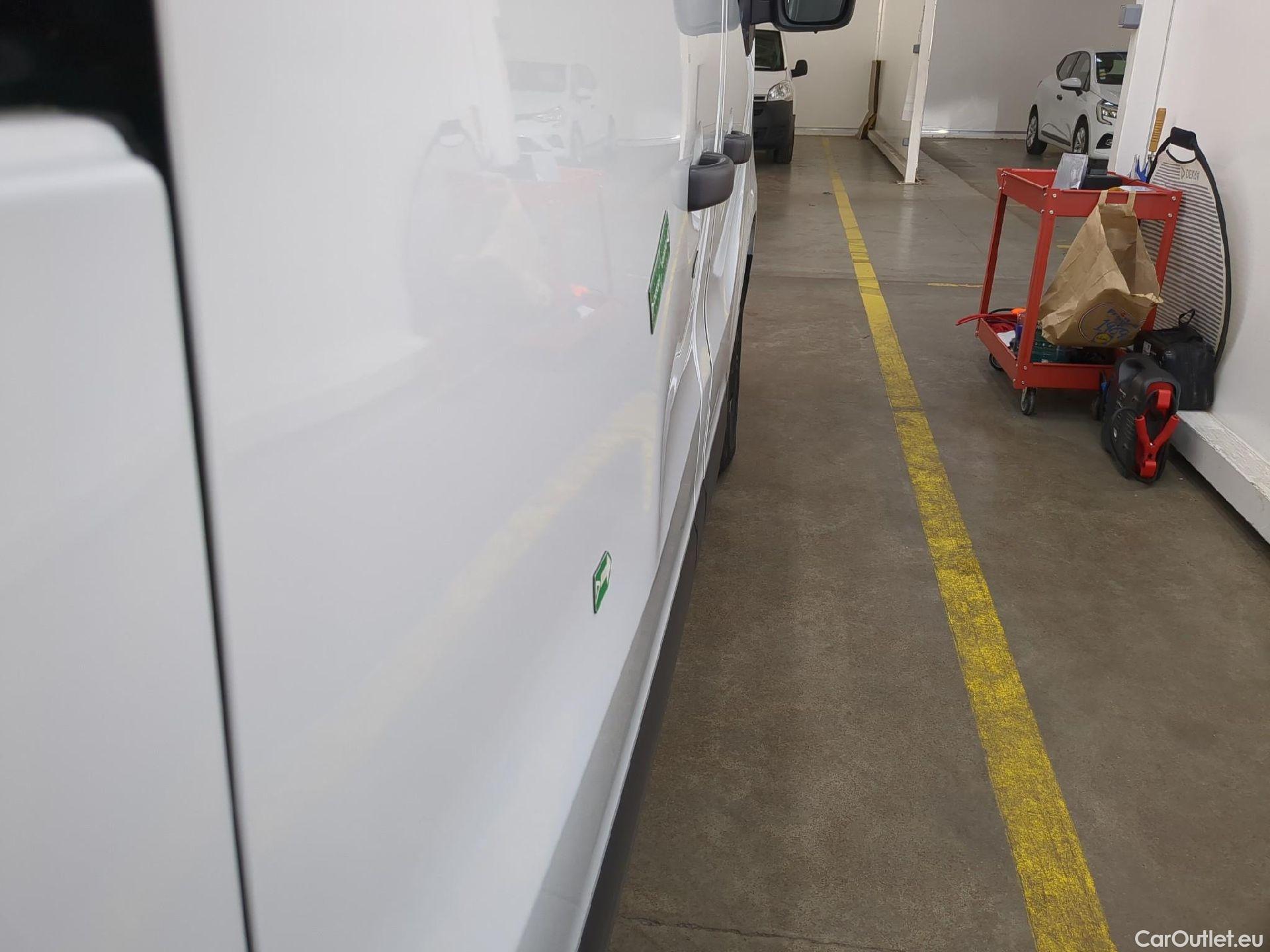  Renault  Trafic  III Fourgon L2H1 3T Confort 2.0 dCi 130CV BVM6 E6d #12