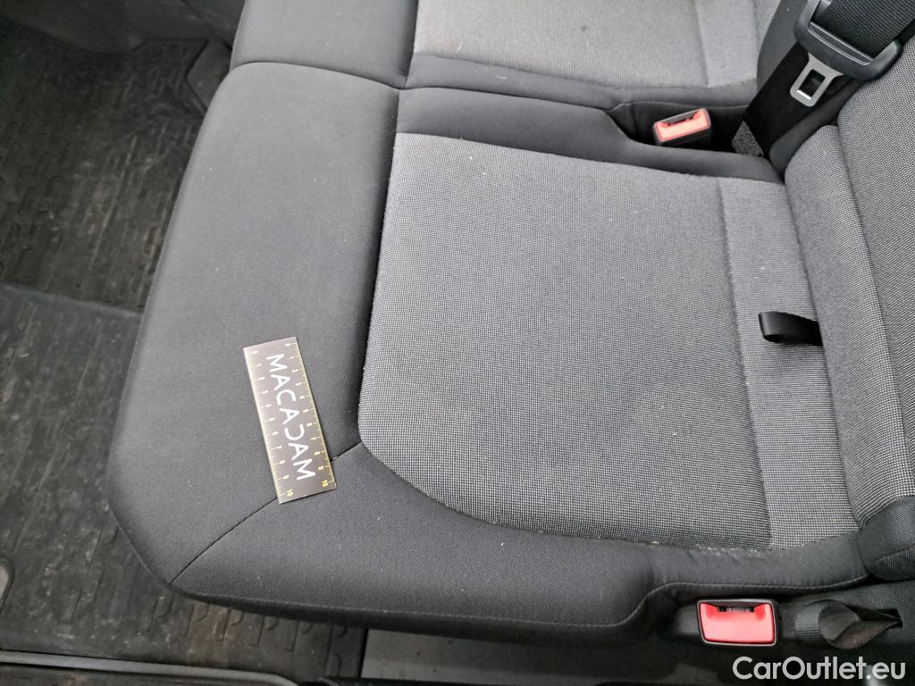  Volkswagen  Crafter  Fourgon Fourgon 35 mittlerer Radstand mit Hochdach FWD 2.0 140CV BVM6 #19