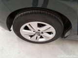  Volkswagen  Golf  VOLKSWAGEN / 2019 / 5P / BERLINA 2.0 TDI SCR 85KW LIFE DSG #52