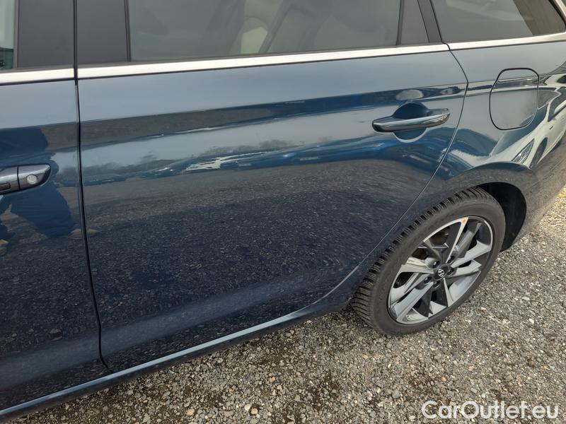 Hyundai  i30   cw (PD)(2017->)  kom.1.5T-GDI Style AT 5d #4