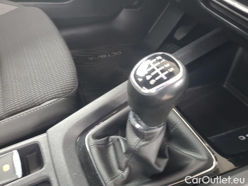  Skoda  Octavia  Lim. (NX3)(2020)  1.0TSI 81 Ambition #15