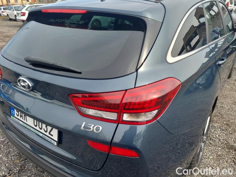  Hyundai  i30   cw (PD)(2017->)  kom.1.5T-GDI Style AT 5d #6