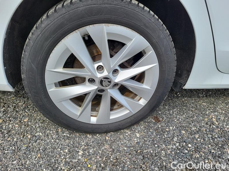  Skoda  Octavia  Combi (NX3)(2020) Oct.Com.1.5 e-TEC 110 Style AT #8